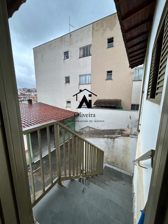 609 CASA NO JARDIM YPÊ.