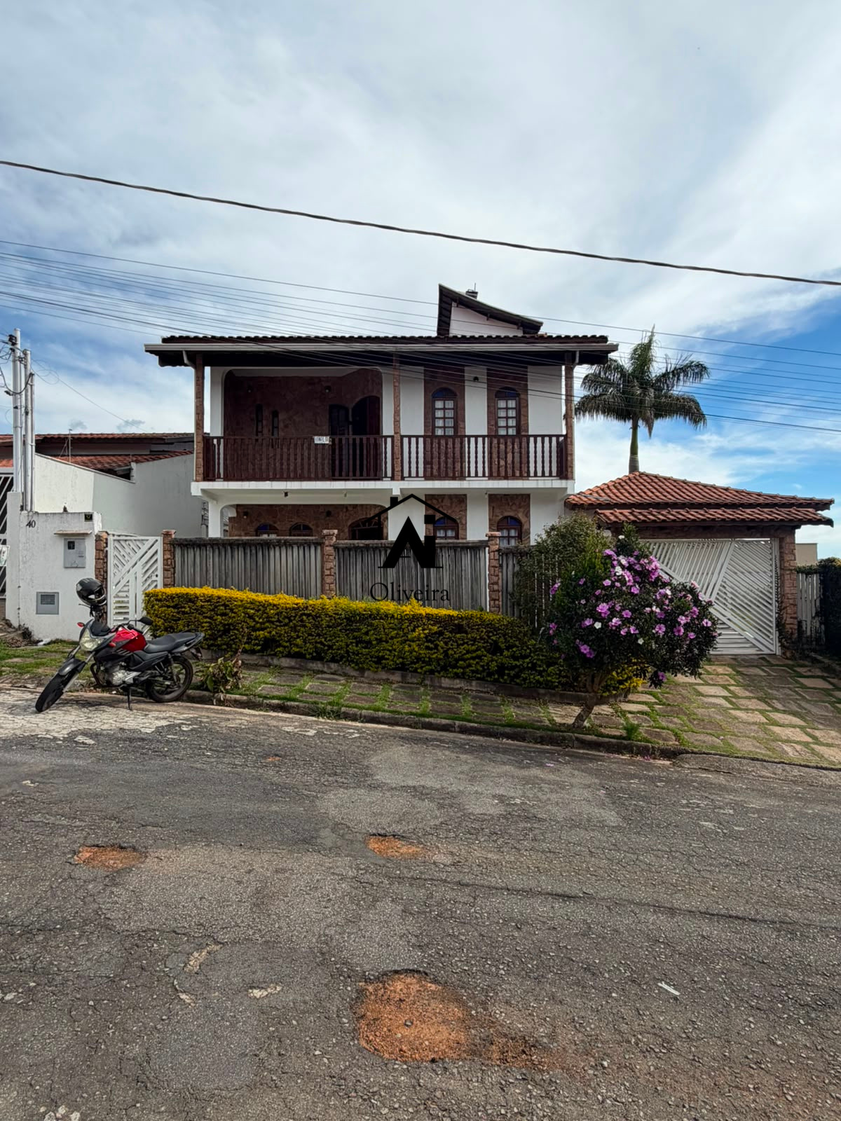CA-650 Casa no Jardim Azaléias